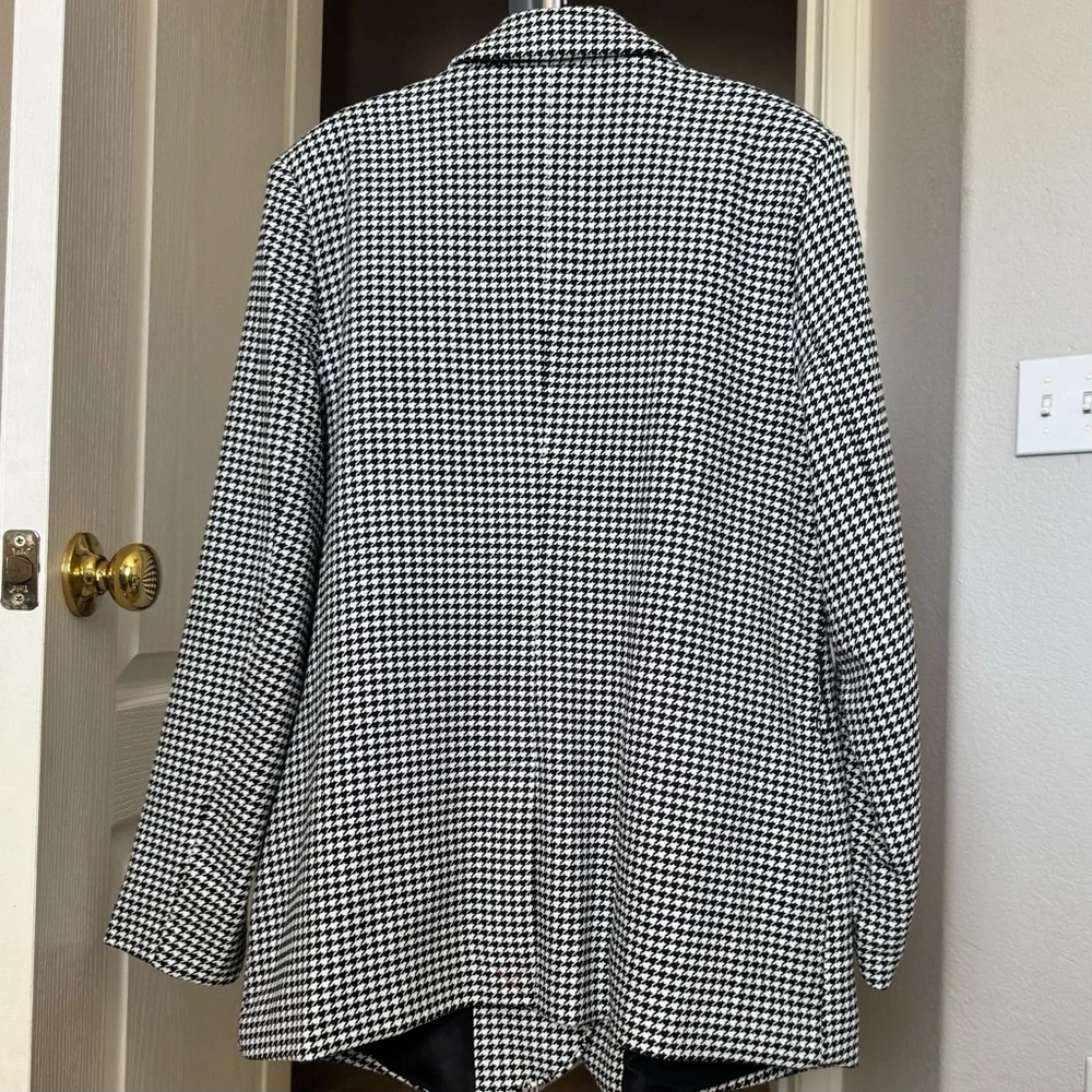 SOLD ON OTHER PLATFORM - Picture 2 of 4